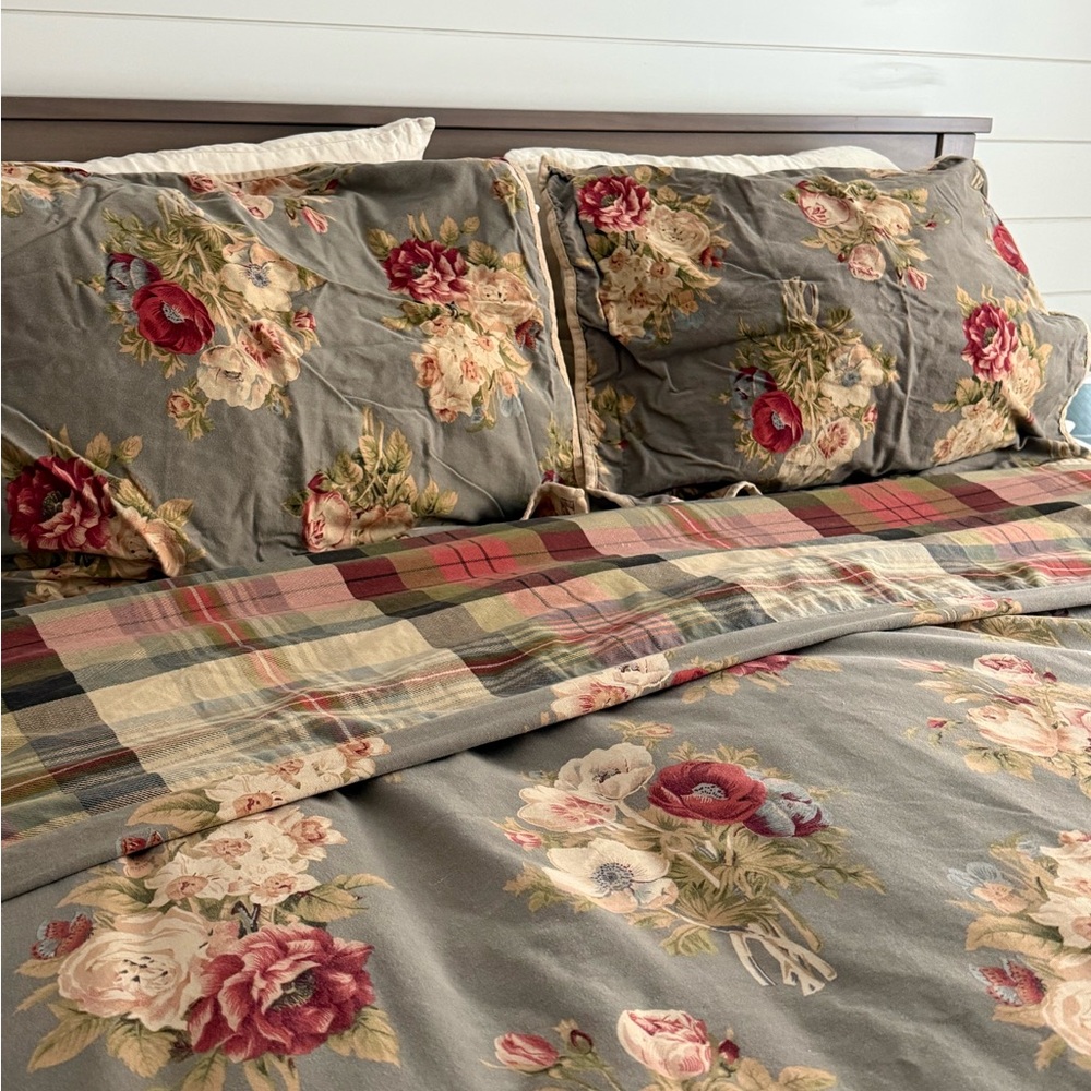 Chaps Reversible Floral and Plaid Duvet Comforter and 2 Shams set